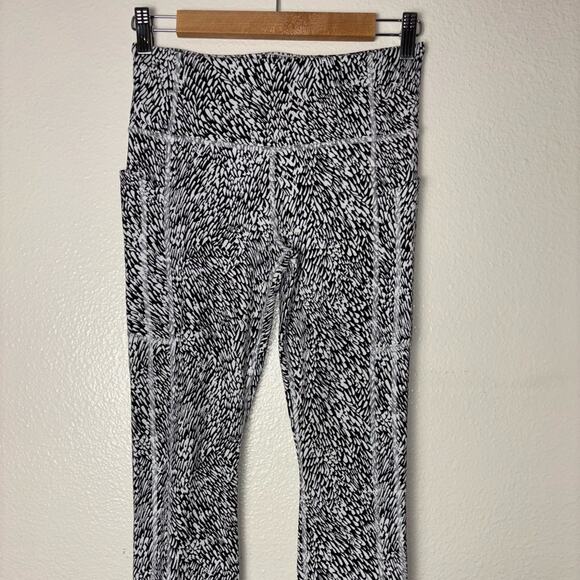 Athleta Ultimate Stash II Textured 7/8 Tight Women's Size Medium Black/white - Picture 4 of 16